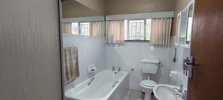 5 Bedroom Property for Sale in Pellissier Free State